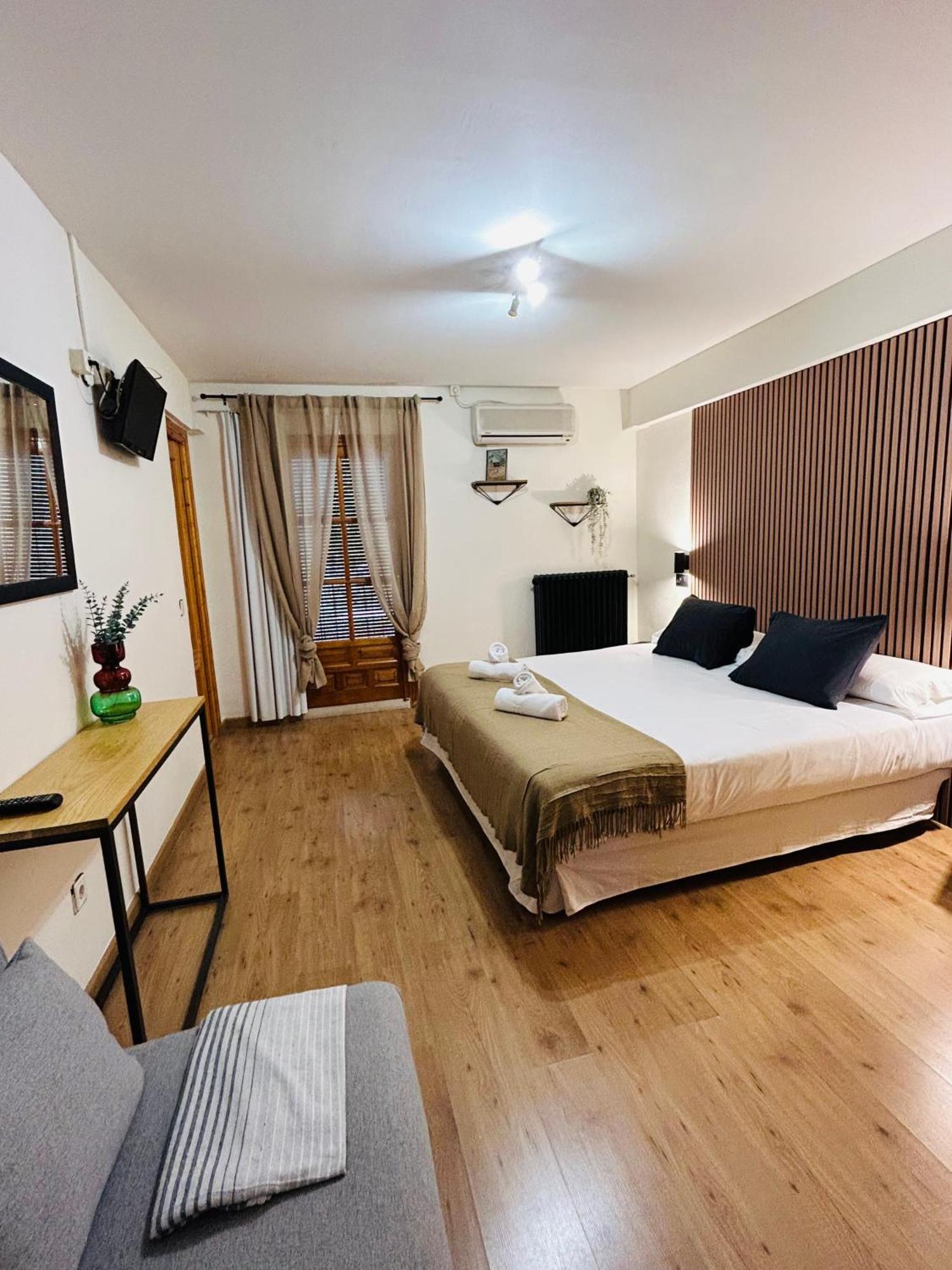Hostal La Colonial มาดริกาล เด ลา วีรา ภายนอก รูปภาพ