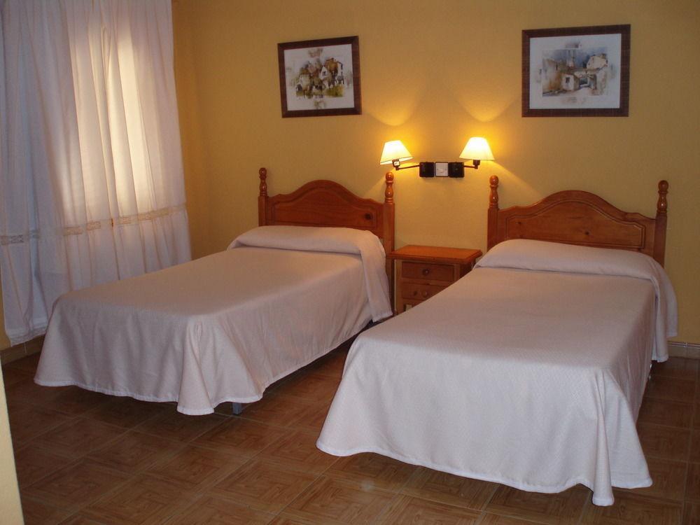 Hostal La Colonial มาดริกาล เด ลา วีรา ภายนอก รูปภาพ